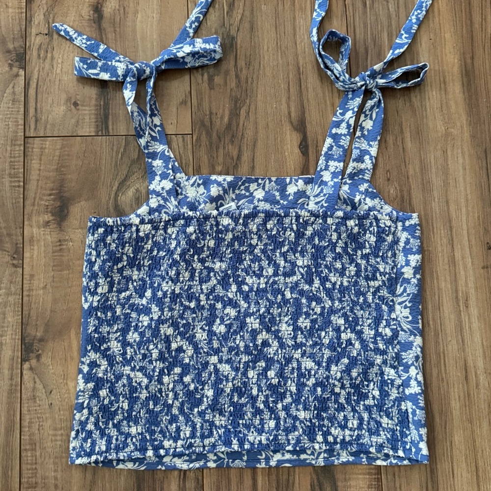 OLD NAVY | Blue and White Floral Cropped Shoulder Tie Top Size S - Picture 3 of 5